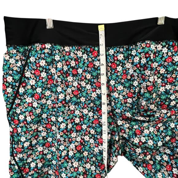 Lands End Swim Board Shorts Womens 18 Black Ditsy Floral Quick Dry Beach UPF50 - Picture 7 of 13